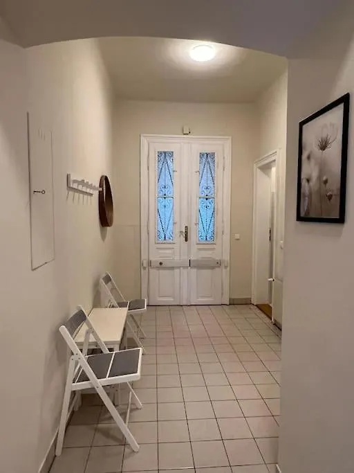 90 M2 Spacious Apartment With Free Parking Bécs