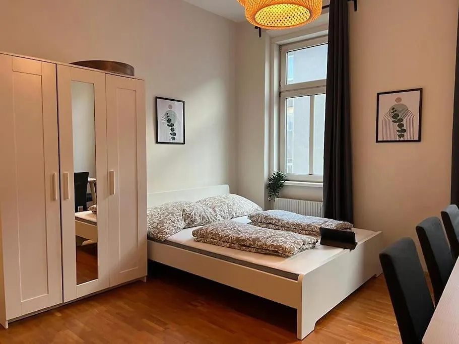 90 M2 Spacious Apartment With Free Parking Bécs 0*,  Ausztria