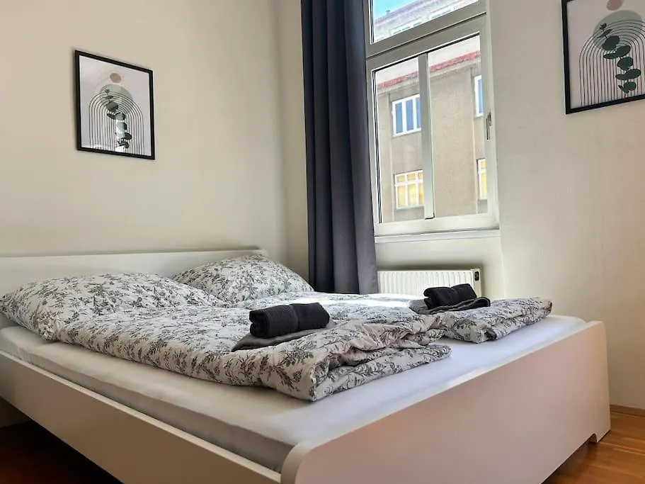 90 M2 Spacious Apartment With Free Parking Vienna