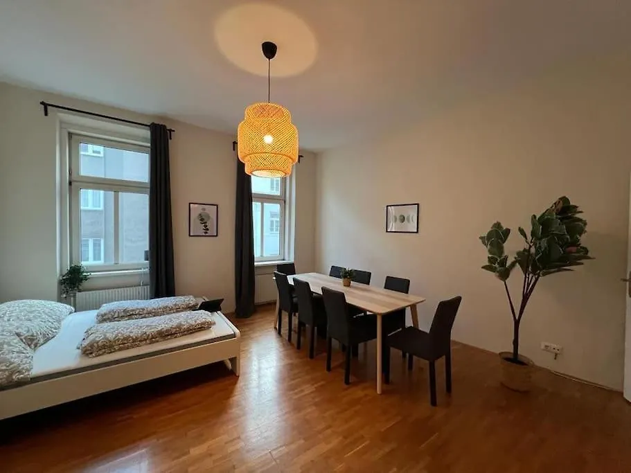 90 M2 Spacious Apartment With Free Parking Vienna