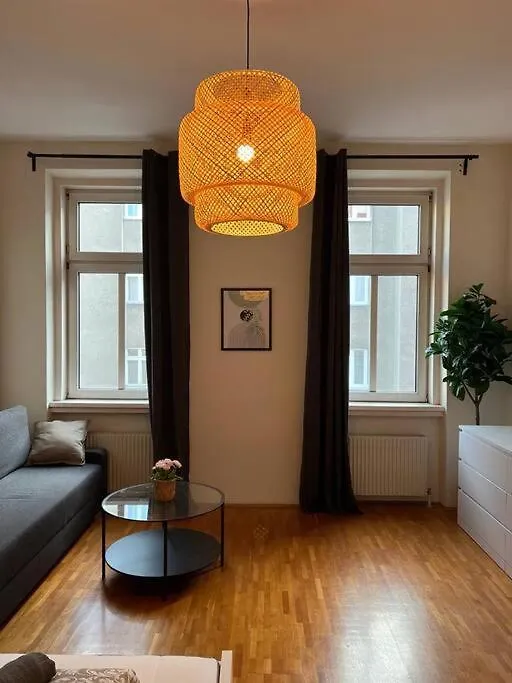 90 M2 Spacious Apartment With Free Parking Vienna