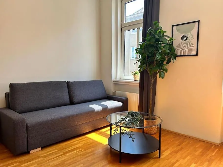 90 M2 Spacious Apartment With Free Parking Vienna